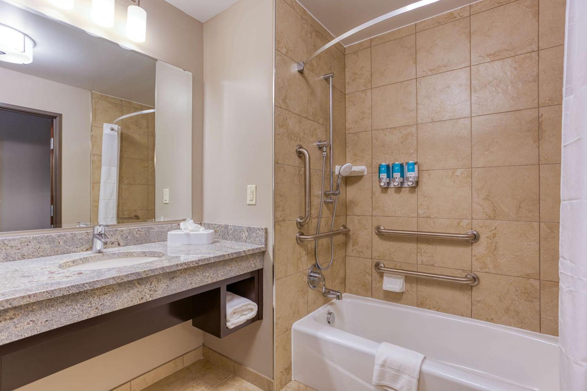 Hotel Drury & Cincinnati Northeast 3*